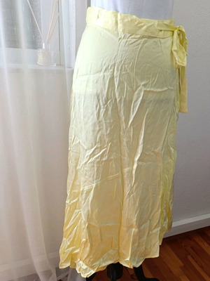 &Other Stories Asymmetric Satin Skirt like new, yellow, size M