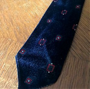 χειροποίητη ανδρική γραβάτα μαύρη με κόκκινα σχέδια