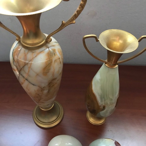 Decorative onyx vases and two eggs like new