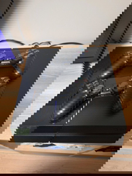 Playstation 4 + δύο оригинάλ контролέρ