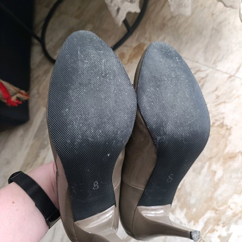 Patent leather pumps used size 38 in neutral oil-gray color