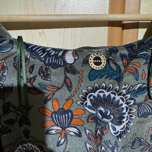 Lynne Velvet Batwing Blouse new, oil color, size Small