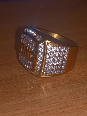 King ring new, gold color with diamonds