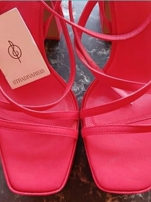 Stradivarius κόκκινα ψηλοτάκουνα πέδιλα με φιάπα, μέγεθος 39, καινούργια