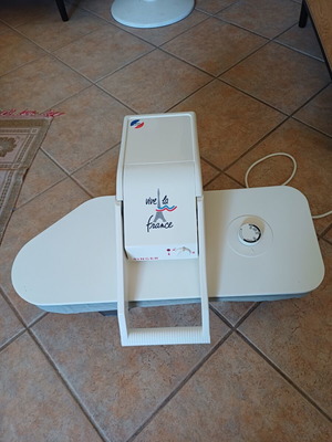 Singer "Vive la France" ironing press like new