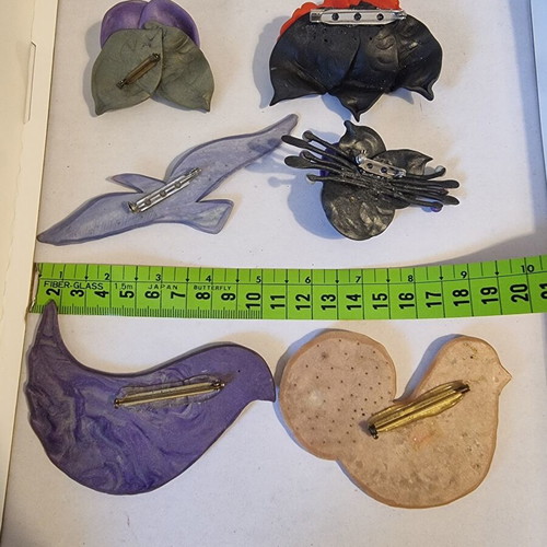Pins set of 6 like new with beautiful designs