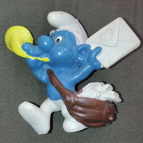Φιγούρα Postman Smurf Heart vintage 1978, μεταχειρισμένη PVC