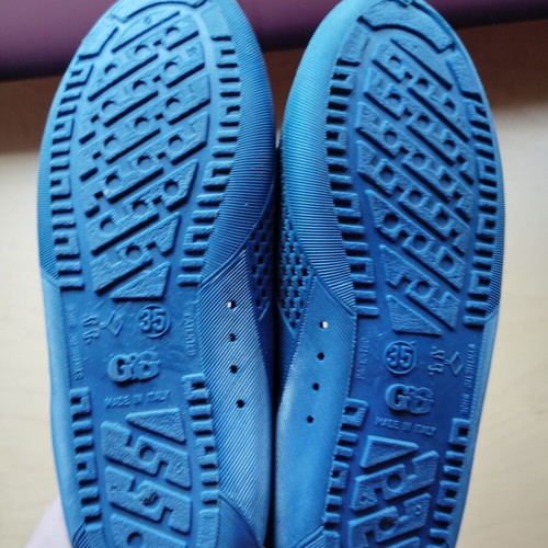 Rubber blue shoes for boys size 35 like new