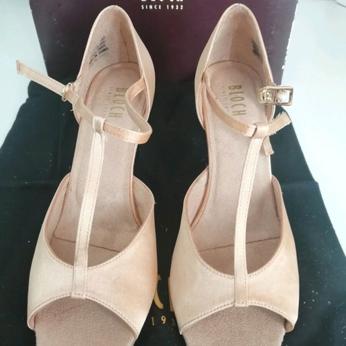 Bloch Latin dance shoes unused size 39.5 pink satin and leather