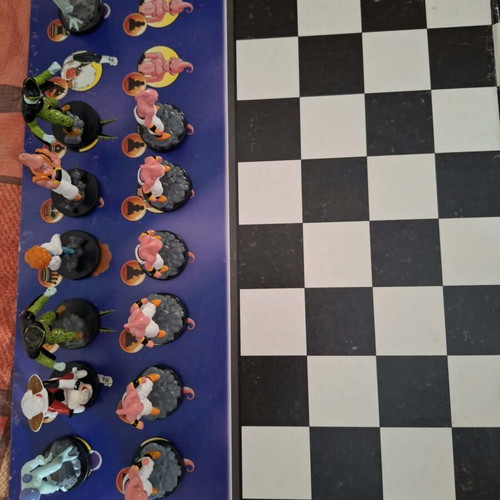 Dragonball chess set used, 2002 edition with magazine