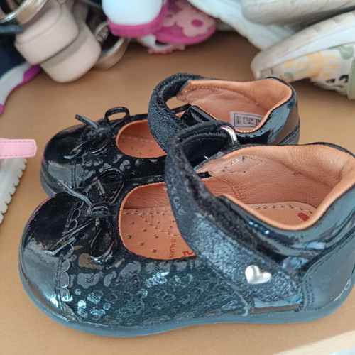 Geox children's shoes size 20 like new, patent leather