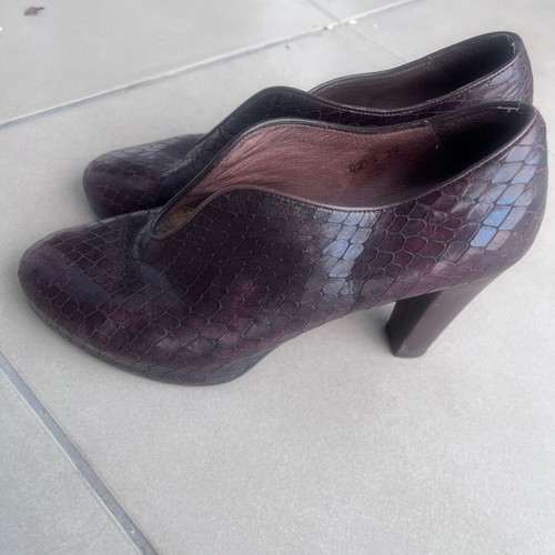 Wonders pumps like new, leather with croco pattern in aubergine