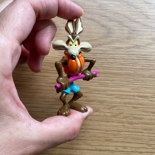 Фигури Kinder Surprise Maxi Looney Tunes Coyote и Yosemite Sam като нови