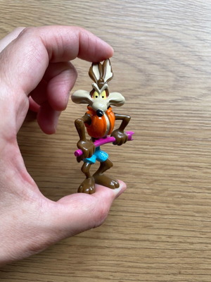 Фигури Kinder Surprise Maxi Looney Tunes Coyote и Yosemite Sam като нови