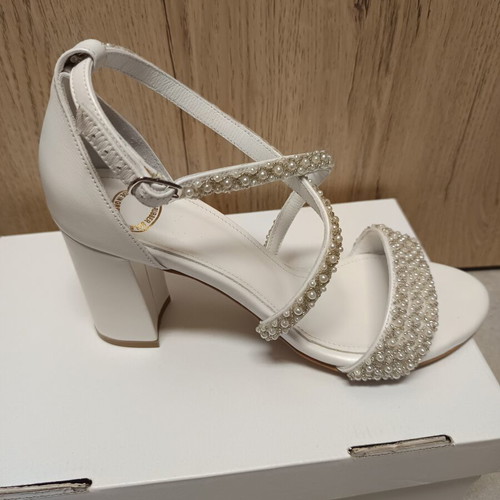 White bridal sandals leather with thick heel size 40 new