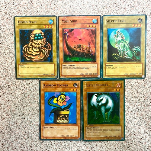 Yu-Gi-Oh! collection like new with rare and classic 130+ cards