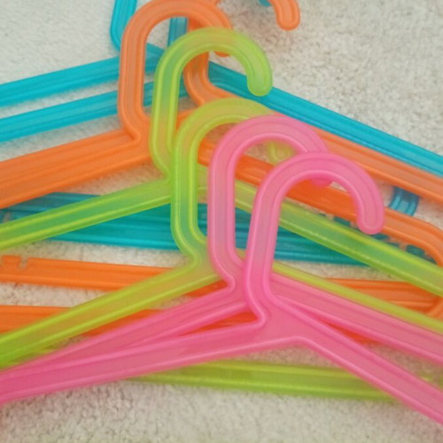 Set of 8 hangers for children's clothes like new
