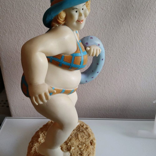 Table decorative 21cm like new, plastic