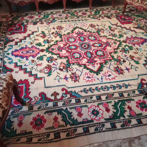 Handmade woven English kilim like new with geometric patterns