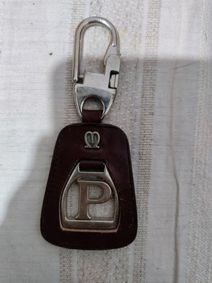 Vintage Rolfs leather keychain accessory Initial "P" goldtone like new