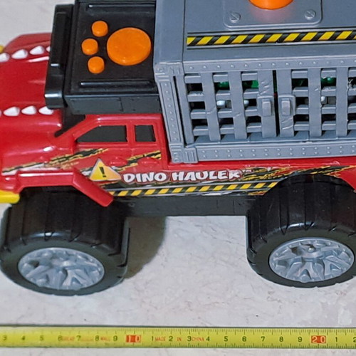 Road Rippers Dino Hauler Velociraptor Jeep with sounds and lights