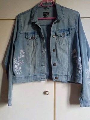 Esmara women's denim jacket like new, spring embroidered design