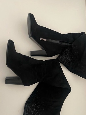 Black tall boots like new, size 38