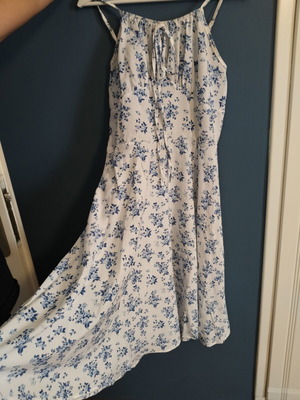 Midi floral φόρεμα μέγεθος L σαν καινούργιο, άσπρο και μπλε