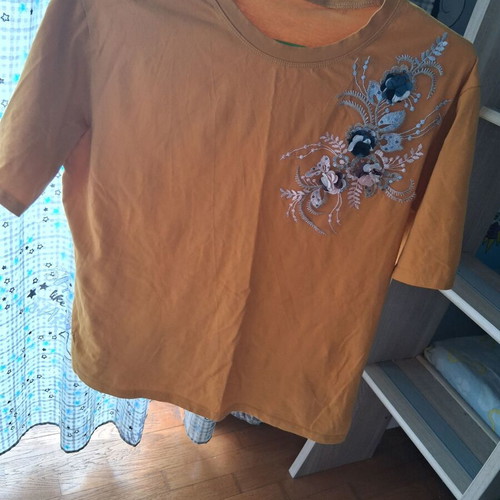 T-shirt oversized Small-Medium mustard color 100% cotton like new with 3D floral decorations