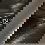  Μαύρες μπότες με τακούνι και χρυσές λεπτομέρειες
