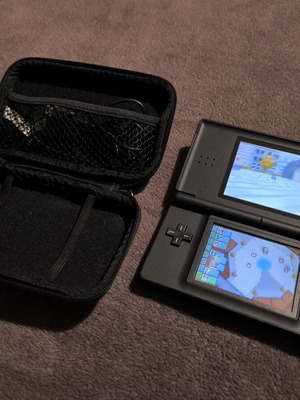 Nintendo DS Lite μαύρο σαν καινούργιο με πακέτο παιχνιδιών
