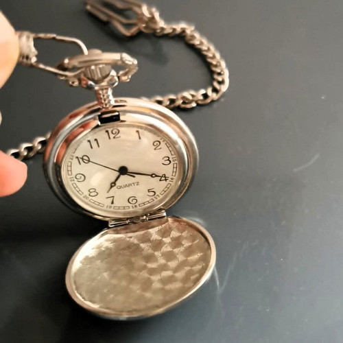 Quartz pocket watch with chain like new, silver