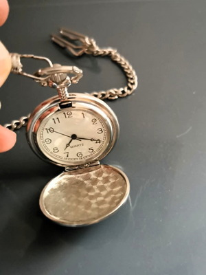 Quartz pocket watch with chain like new, silver