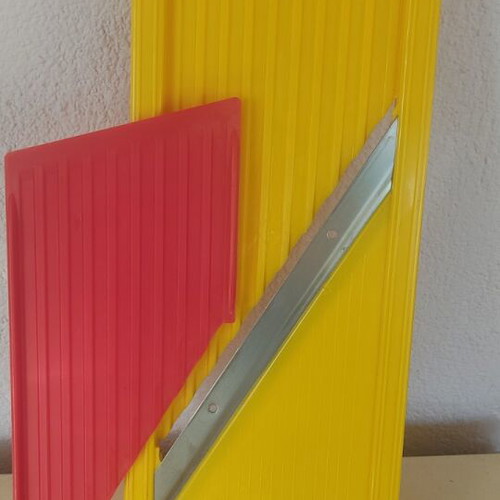 Vegetable slicer two-level like new