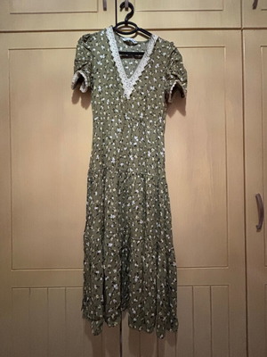 Long dress with slit on leg Zara like new, green, XS