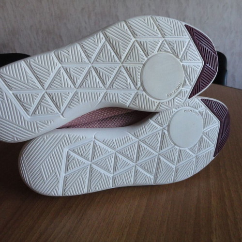 Reebok women's sports sneakers size 39 like new, pink