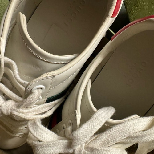 Gucci Ace white sneakers with red and green stripe, like new