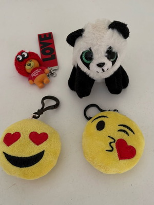 Σετ μπρελόκ σαν καινούργια, 4 τεμάχια emoji, panda και love