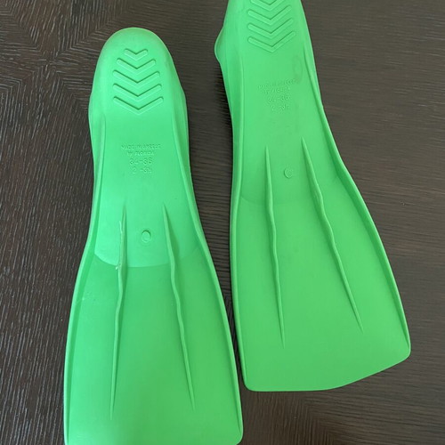 Swimming set like new with Speedy Florida fins, TechnoPro hand paddles, and children's cap