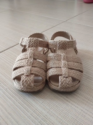 Zara girls' sandals size 26 like new beige