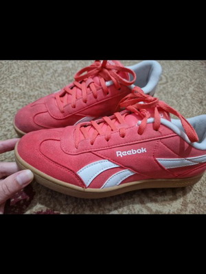 Reebok γυναικεία sneakers νούμερο 38,5 σαν καινούργιο, ροζ