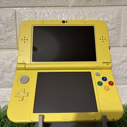 Nintendo 3DS XL Pikachu Edition console
