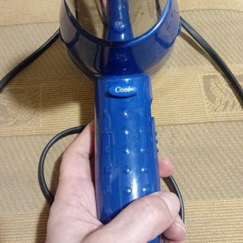 Petrom hair dryer used with 2 power levels and cold air button