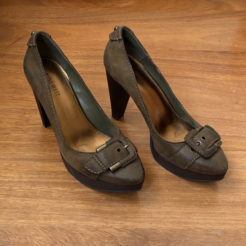 Nine West khaki leather pumps like new, size 39.5