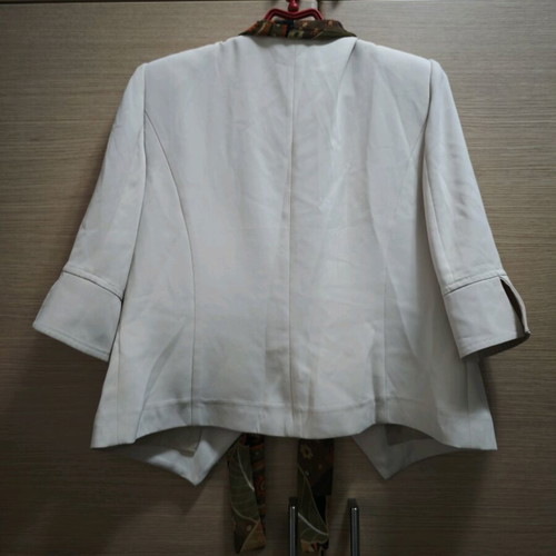 Elegant Vagias Collection suit like new with floral details