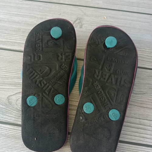 Quicksilver slippers size 27.5