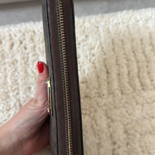 Michael Kors wallet like new, beige