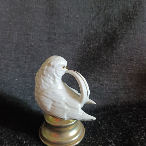 Decorative bird figurine