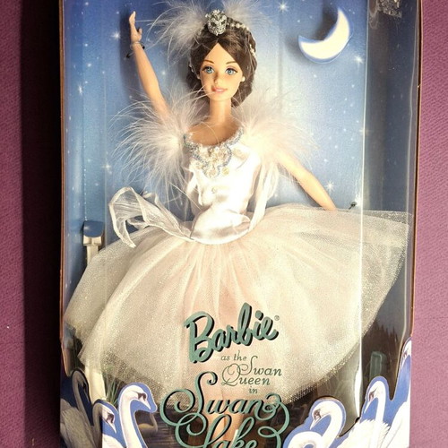 Barbie as Swan Queen 1997 collectible new
