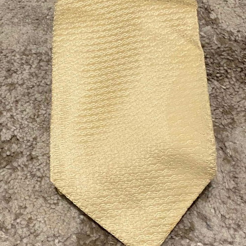 Tie No 81 like new, yellow